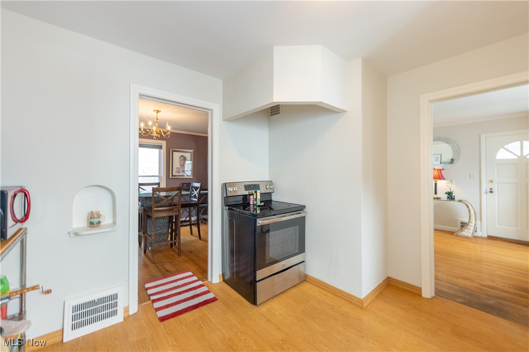 2181 Wyandotte Avenue, Lakewood, Ohio image 12