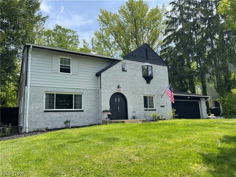 Photo of 607 Castle Boulevard, Akron, OH 44313 (MLS # 5210682)