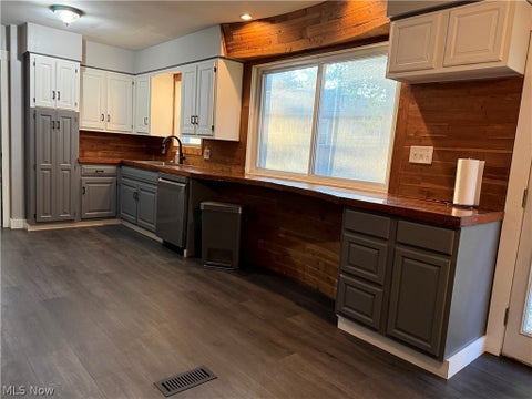 Tiny photo for 1647 Fairfax Road, Akron, OH 44313 (MLS # 5237874)