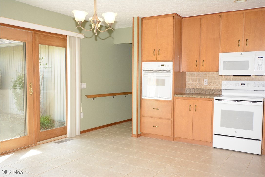 8824 Gatewood Drive, North Ridgeville, Ohio image 12