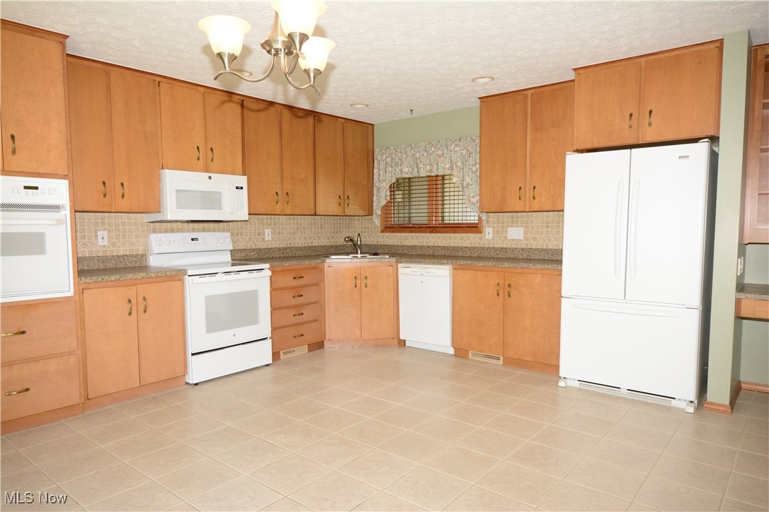 8824 Gatewood Drive, North Ridgeville, Ohio image 11