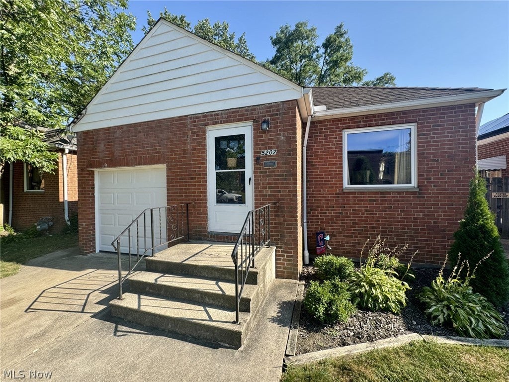5207 Redfern Road