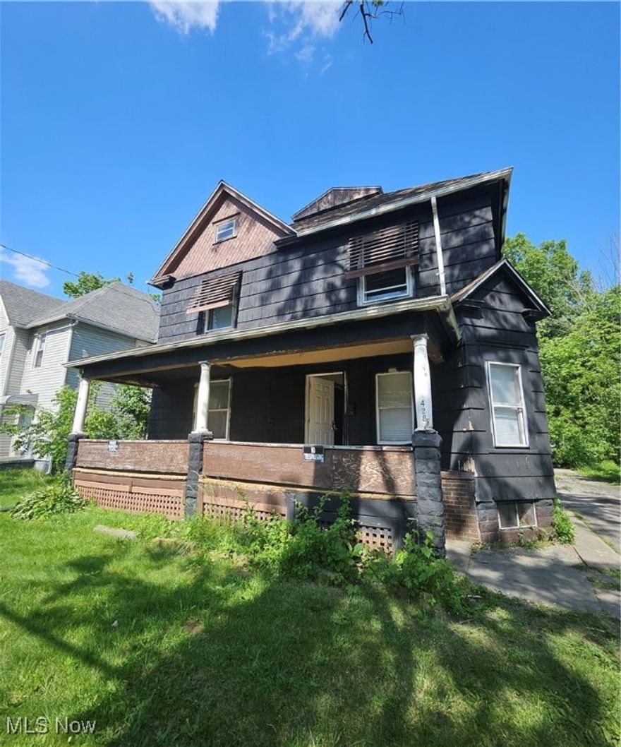 Spacious 4 bedroom, 1.5 bath home with plenty of potential. Perfect opportunity for an investor or first-time buyer looking to add their own touch. Good layout with room to grow!