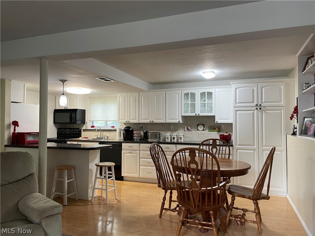 Wyles Bros Bldg Cos Kempton - Residential