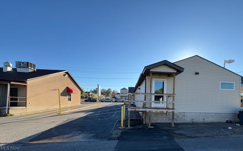 2347 Maple-rear Avenue