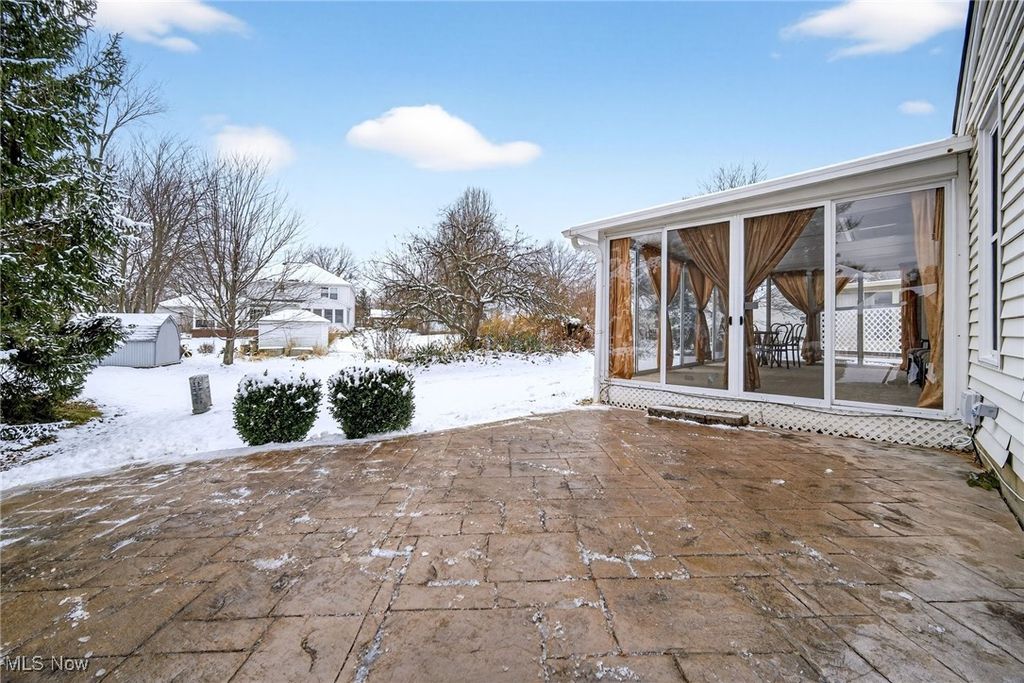 Photo of 16375 Commons Oval, Strongsville, OH 44136 (MLS # 5175529)