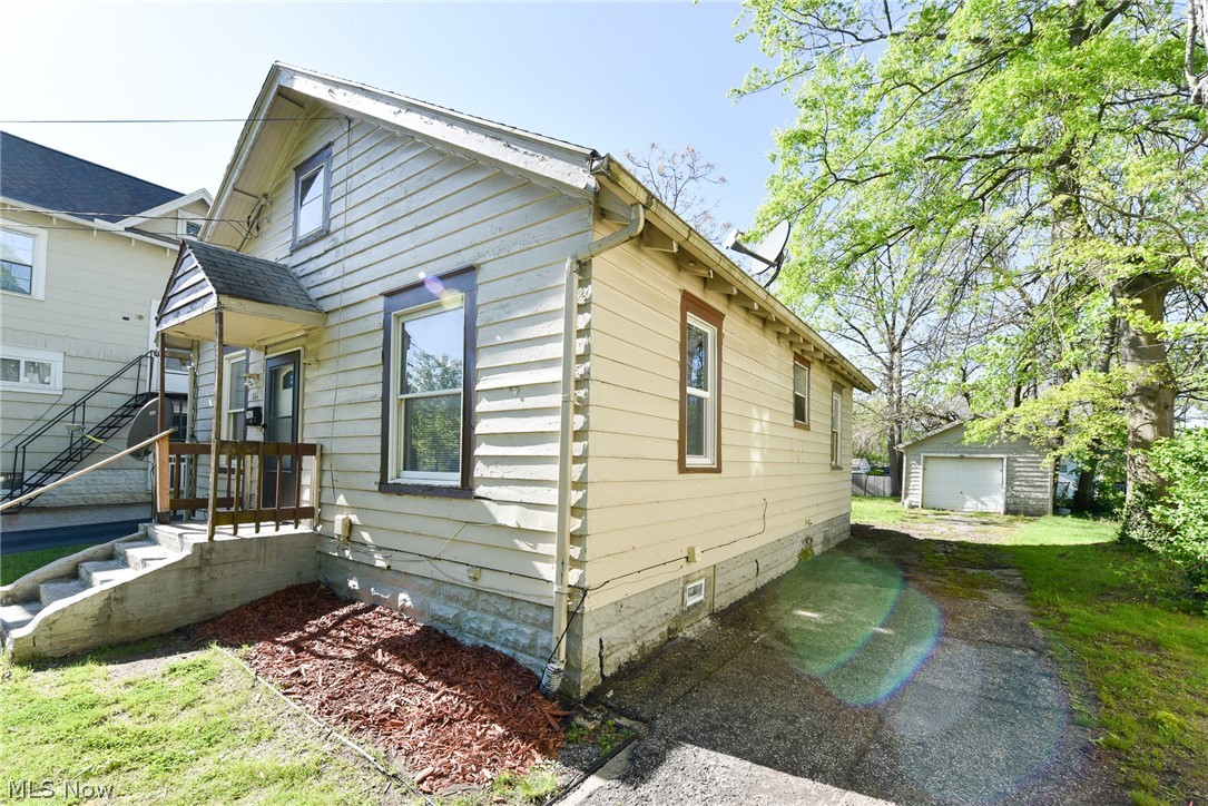 William T & Bessie Veris Sawye - Residential
