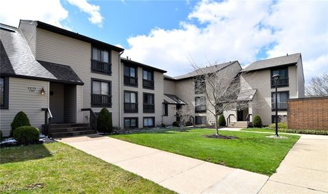 6270 Greenwood Parkway 303 Sagamore Hills OH 44067