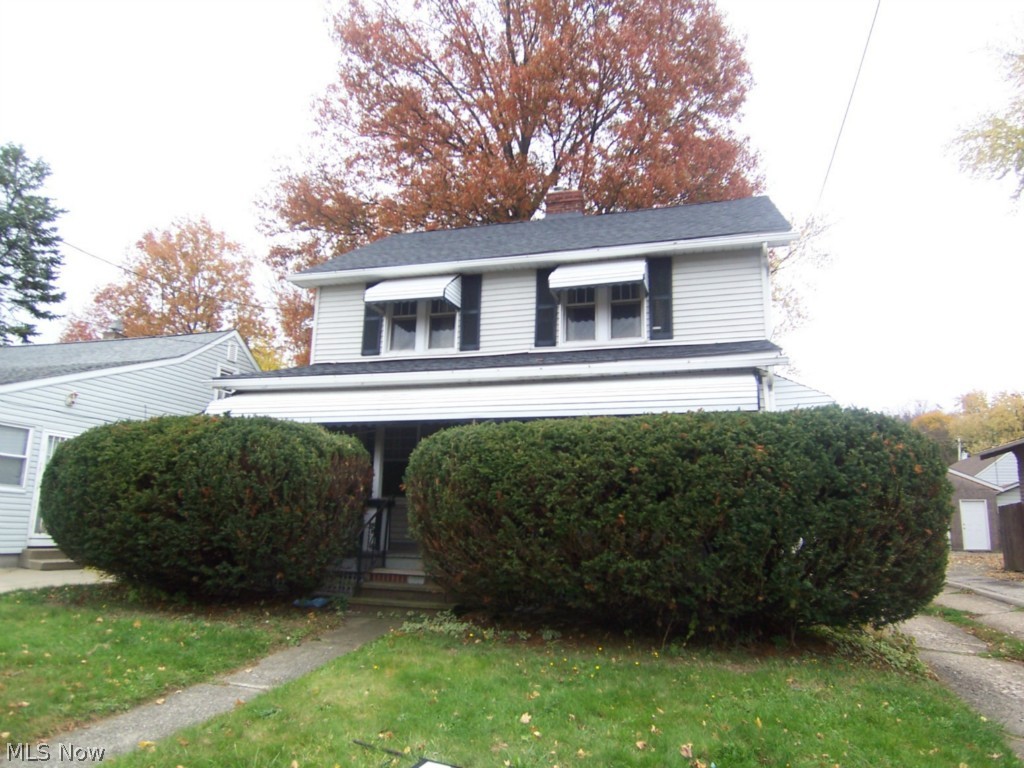 Excellent starter or Investment property. 3 bed 1 bath with a 2 car garage and full basement. Needs TLC.