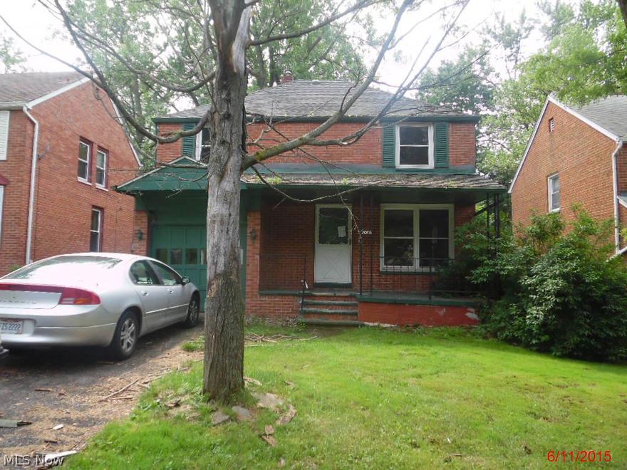 Great starter home with a little rehab this home will shine! This 1,440 square foot house sits on a 5,320 square foot lot and features 3 bedrooms and 1 bathroom. This property was built in 1947. Nearby schools include Stafford Elementary School, Raymond Elementary School and Southeast Early Learning Center.