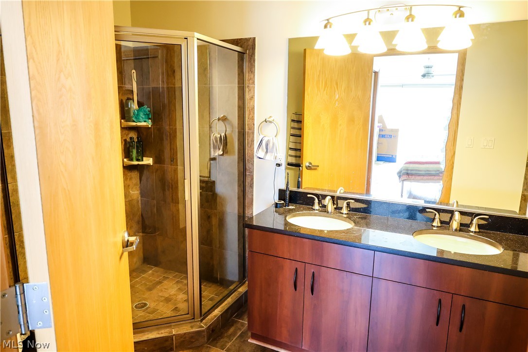 Pinnacle Condo - Residential