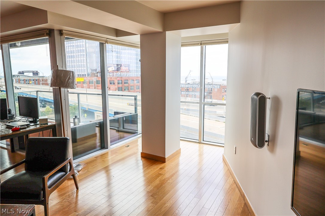 Pinnacle Condo - Residential