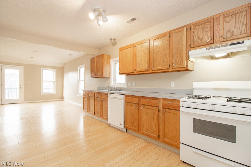 Eckart Algor & Marshalls - Residential Lease