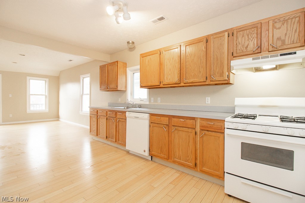 Eckart Algor & Marshalls - Residential Lease