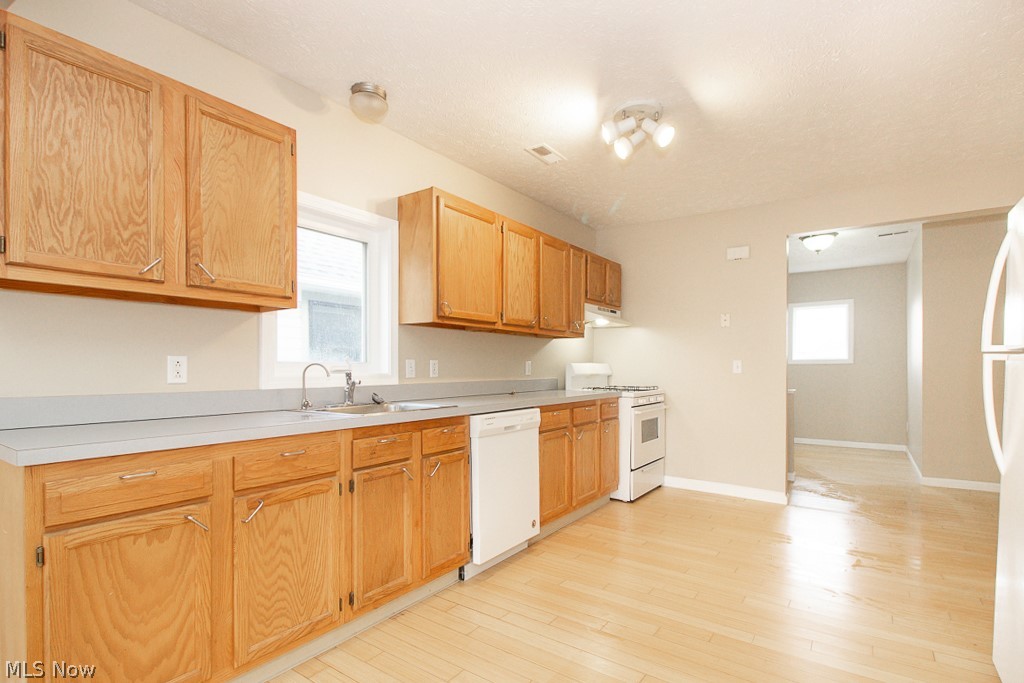 Eckart Algor & Marshalls - Residential Lease