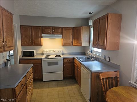 Tiny photo for 2407 27th Street, Cuyahoga Falls, OH 44223 (MLS # 5227134)