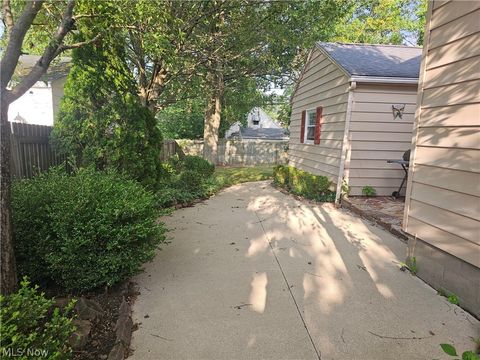 Tiny photo for 2407 27th Street, Cuyahoga Falls, OH 44223 (MLS # 5227134)