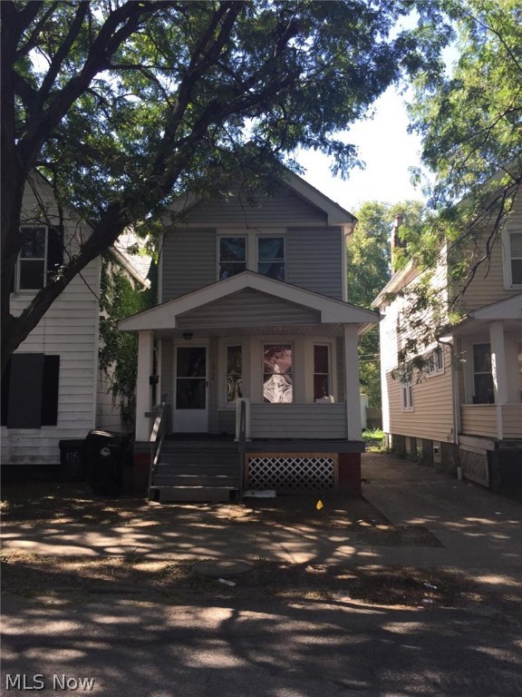 Turnkey Investment Property!!!! Tenant occupied property located close to the West Park area. Open floor plan with remodeled kitchen and bath, formal dining and living room, newer windows, laminate flooring and carpet. Immediate income potential!!!