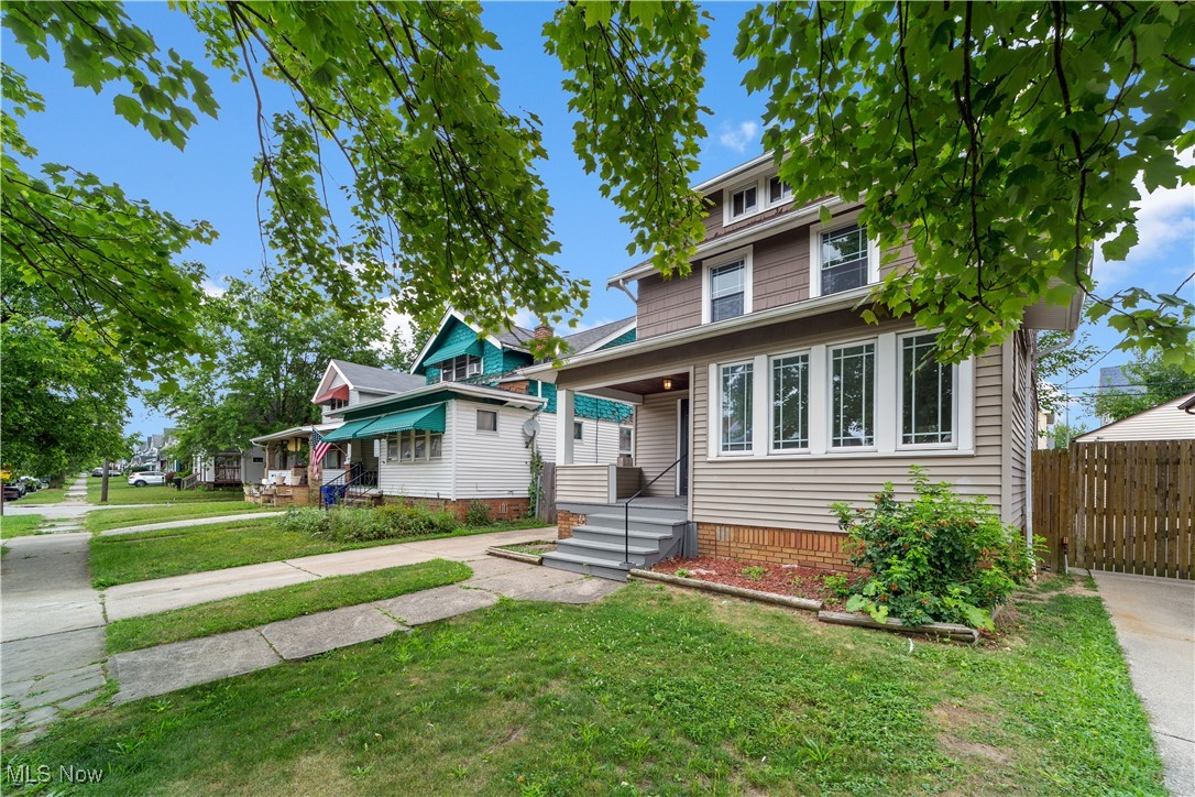 New roof and siding 2021
New furnace and A/C 2025
New kitchen and bath. Dishwasher and microwave included
3 bed 1 bath