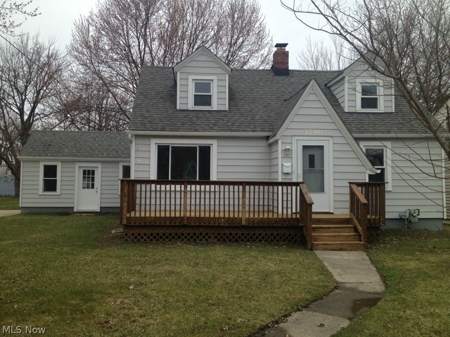 Must see!!! 3 bed/1.5 bath completely updated home.  Many great updates include; Newer Lighting fixtures, Paint, Laminate Flooring, & frieze carpet throughout.  Also, newer furnace, A/C, roof, & updated vinyl windows. Updated Kitchen with stainless steel appliances & much more.  Updated bathrooms; full bath features custom tile work.  Other great features include: Bonus room off of the kitchen that could be used as a dining area or an oversized mud room.  Master bedroom has a large walk in closet with a half bath.  Attached 1 car garage, Central Air, Deck on the Front, 20x10 Covered patio/porch on the back. Priced to sell!  Hurry before it's too late!!! Seller is offering a one year Home Warranty!