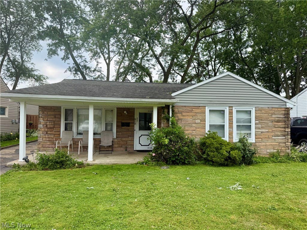 Photo of 1565 Chattanooga Avenue, Youngstown, OH 44514 (MLS # 5225205)