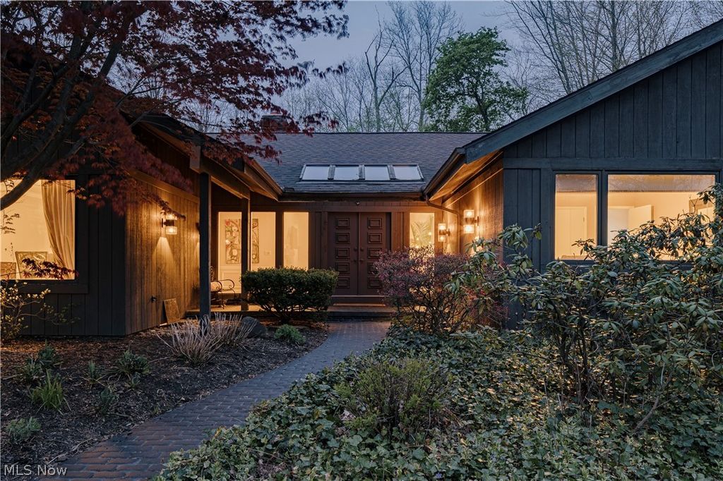 Photo of 8 Louis Drive, Pepper Pike, OH 44124 (MLS # 5203253)