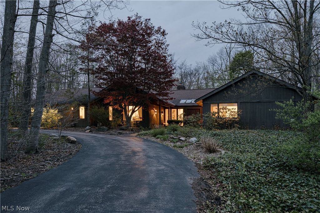 Photo of 8 Louis Drive, Pepper Pike, OH 44124 (MLS # 5203253)