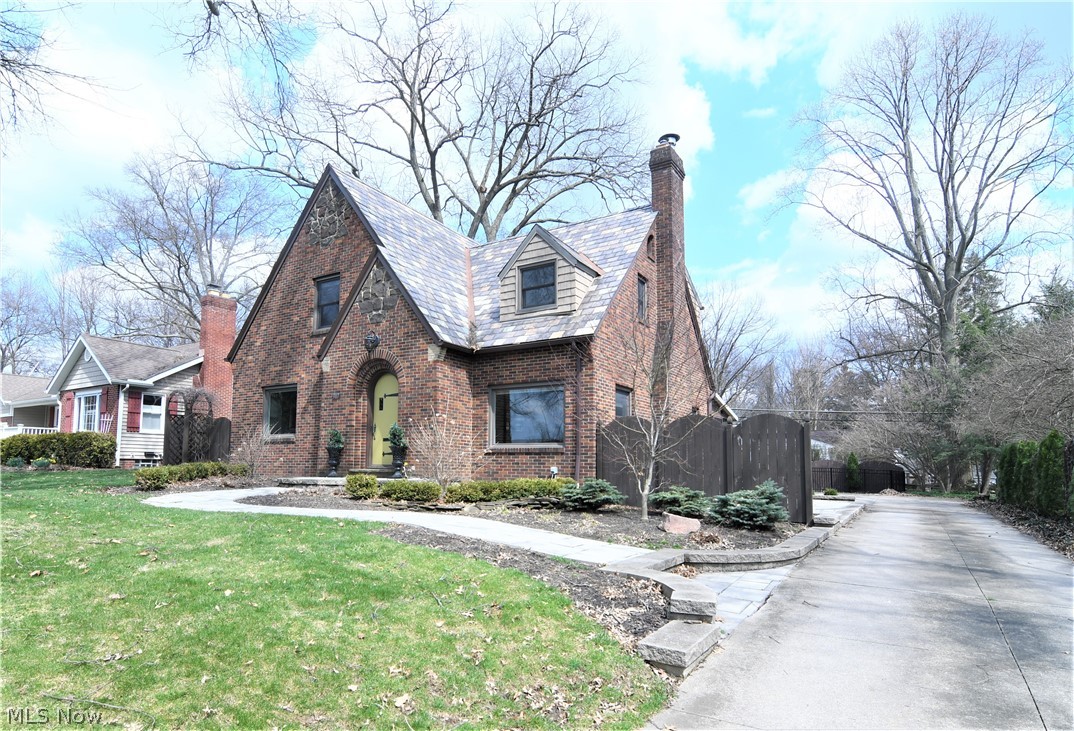Stunning and updated tudor with Silver Lake privileges. Enter the home on a striking stone walkway leading to an all brick front door archway and jaw dropping foyer. This picturesque home features the lovely characteristics and charm of a traditional tudor with modern updates including a contrast of white trim, crown molding, hardwood floors and a fresh color palette that makes this home both comfortable and inviting. The open floor plan is perfect for entertaining and many oversized windows bring the natural light indoors. The gorgeous, updated kitchen provides plenty of cabinet and counter space featuring Kraftmaid soft close cabinetry, quartz countertops, stainless steel appliances w/double oven, 5 burner stove, beverage station, 2 pantries & access to one of the stone patios. The spacious living room w/fireplace & built-ins, family room, dining room, convenient mud room area and powder room complete the 1st floor. There's even access off the mud room to the lovely 3 season sun