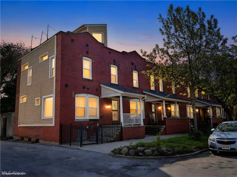 Townhouse For Sale - 1429 W 38th Street<br/> Cleveland, OH 44113