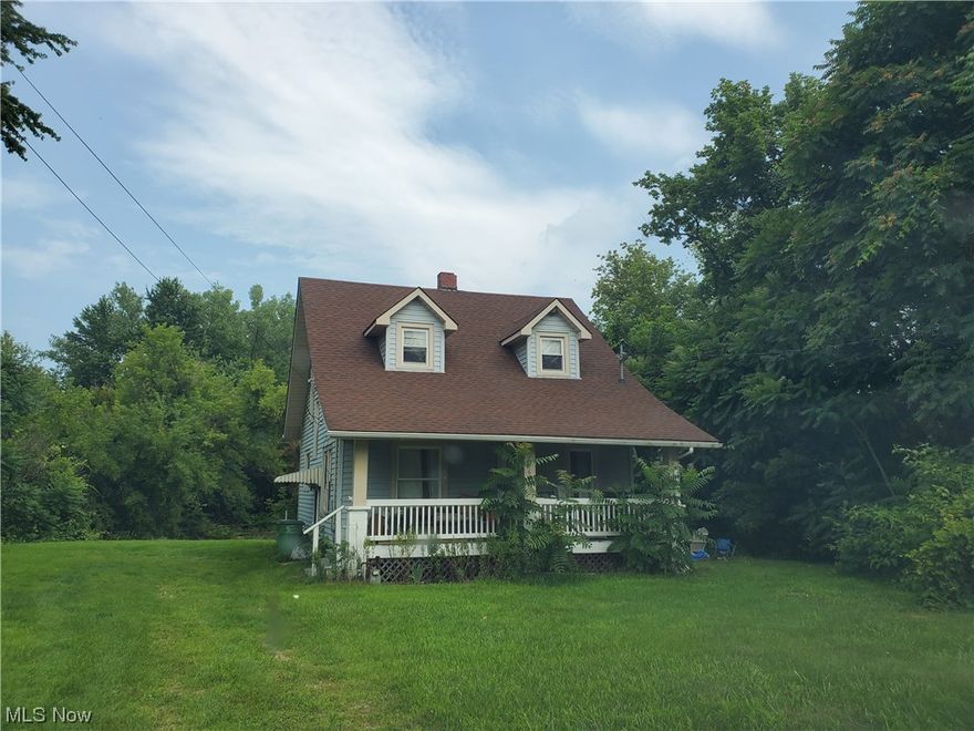 3Bd and 1 1/2 bath sitting on 1.23 acres.