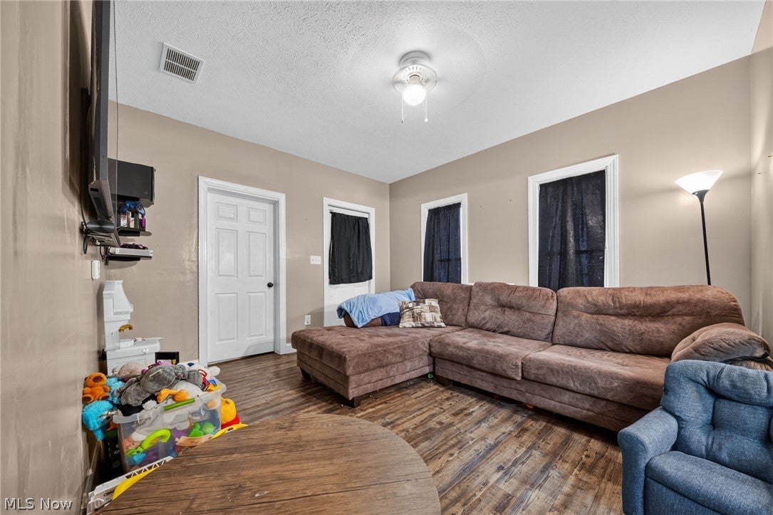 1708 W 6th Street