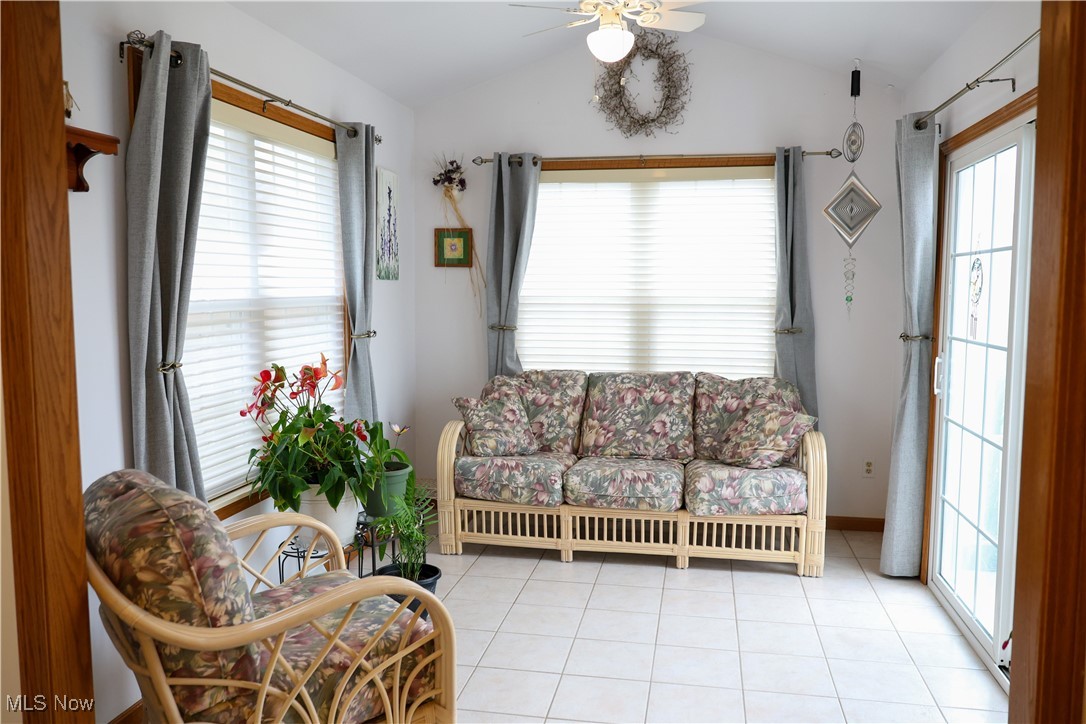 Country Mdws Lk Condo - Residential