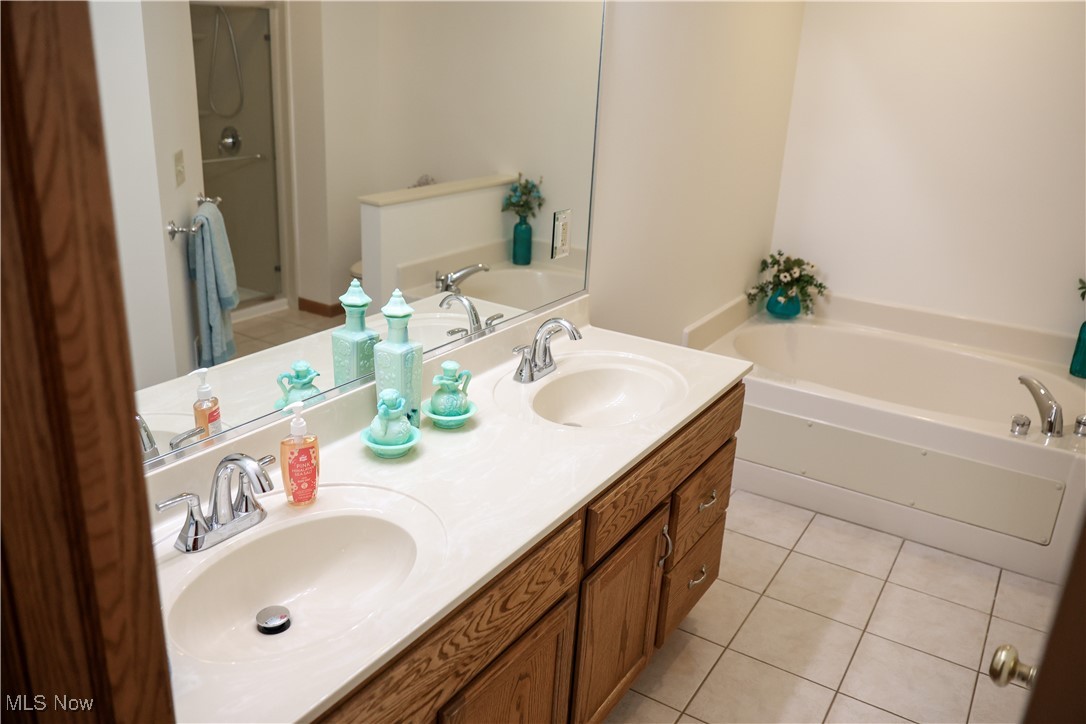 Country Mdws Lk Condo - Residential