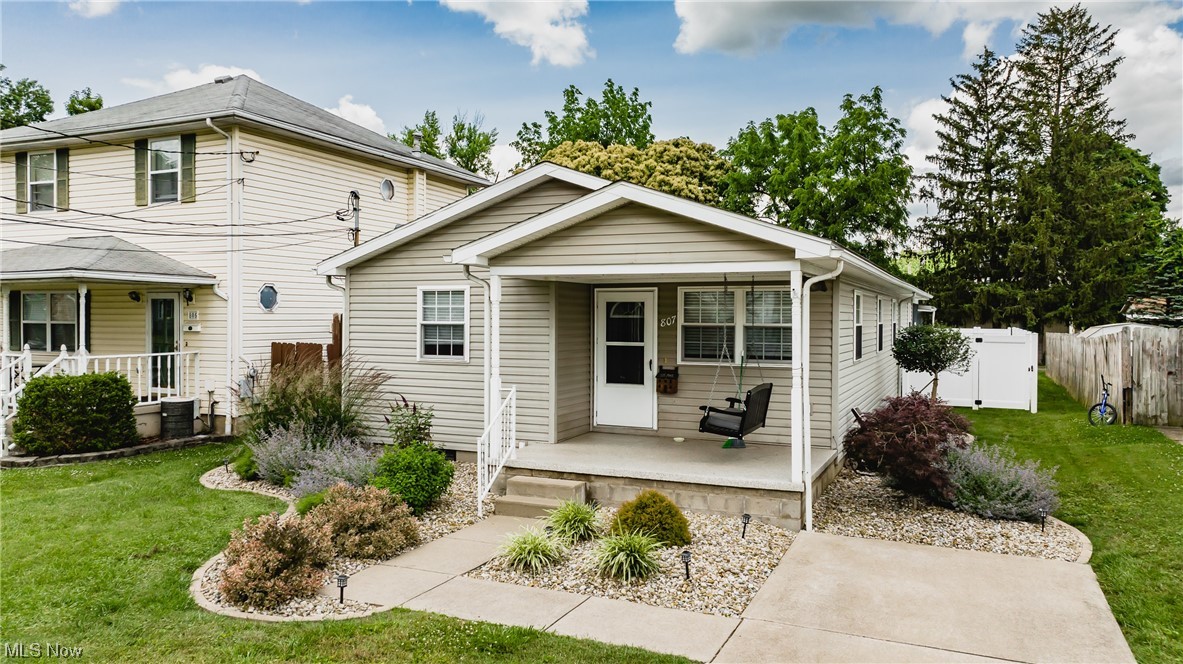 Just unpack in this newly renovated home that is one floor living with 3 bedrooms, 2 full baths, luxury laminate vinyl flooring, large island with granite counter tops, hot tub and attached garage!!!