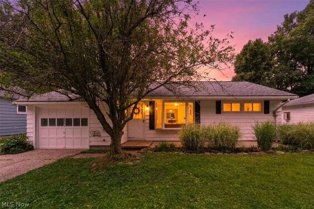 Photo of 8991 Lynnhaven Road, Parma Heights, OH 44130 (MLS # 5219284)