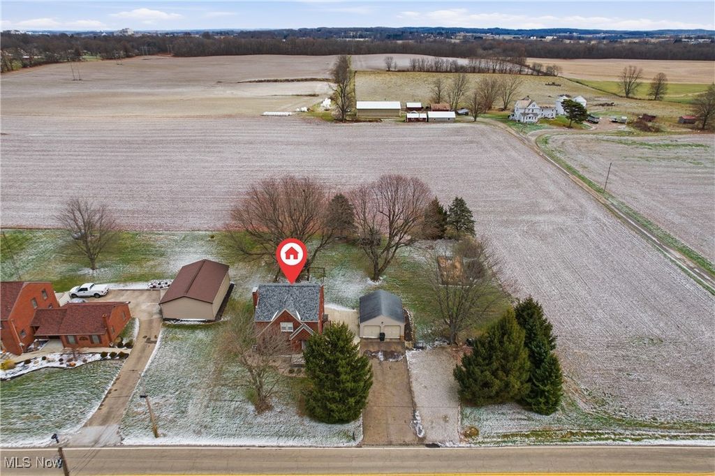 Photo of 4464 Kemary Avenue SW, Navarre, OH 44662 (MLS # 5174827)