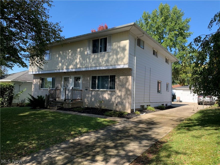 3bd/1.5ba spacious side-by-side units with separate basements. 2 car detached garages.
Both units occupied by long term tenants. Unit 1: $985 month-to-month lease. Unit 2: $985 lease until June 2023. Water/sewer currently included w/ lawncare.