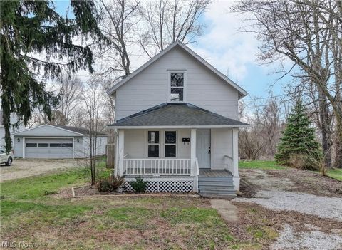 Homes For Sale - 994 Perry Avenue<br/> Barberton, OH 44203