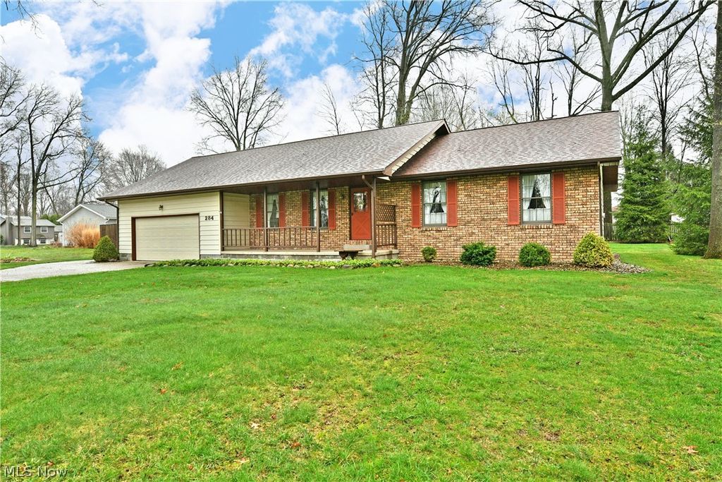 Photo of 284 Wae Trail, Cortland, OH 44410 (MLS # 5198345)