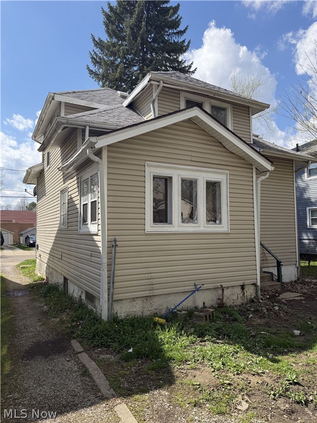 Photo of 633 Madison Avenue, Akron, OH 44320 (MLS # 5201085)