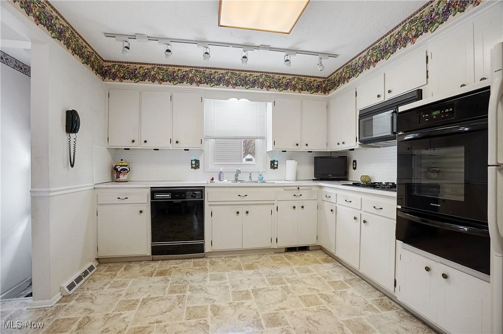 Photo of 29310 Grand Boulevard, Wickliffe, OH 44092 (MLS # 5183406)