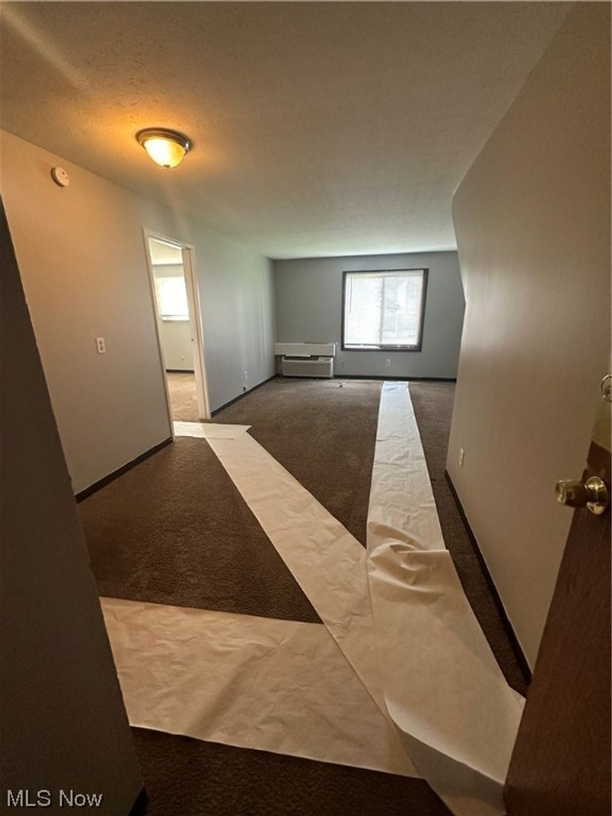 1 Bed 1 bath apt in Jackson Twp off Woodlawn and 20th. Carport. Tenant pays electric only. $699 month. $699 deposit. Call to see now! We don't pull credit.