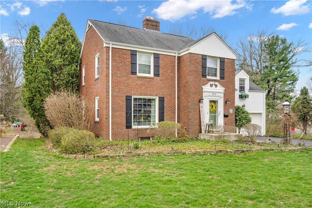 Photo of 204 Edna Street, Poland, OH 44514 (MLS # 5197709)