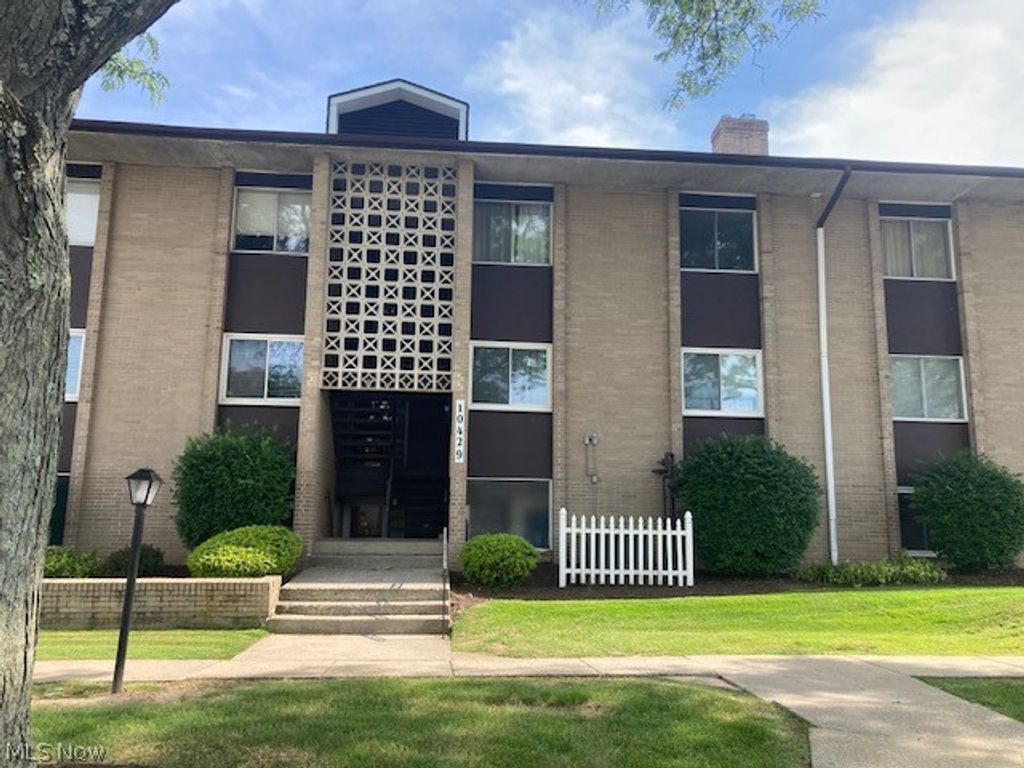 Photo of 10429 N Church Drive, Parma Heights, OH 44130 (MLS # 5217374)