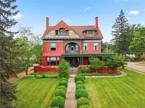 Homes For Sale - 1435 Market Ave N Ave<br/> Canton, OH 44714