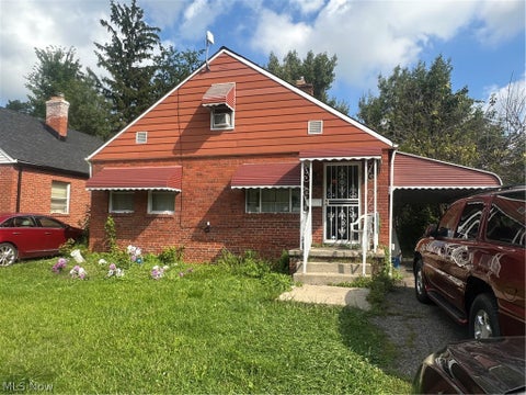 Photo of 17015 Palda Drive, Cleveland, OH 44128 (MLS # 5241046)