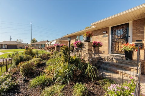 Tiny photo for 4896 Kennedy Drive, Brooklyn, OH 44144 (MLS # 5255204)