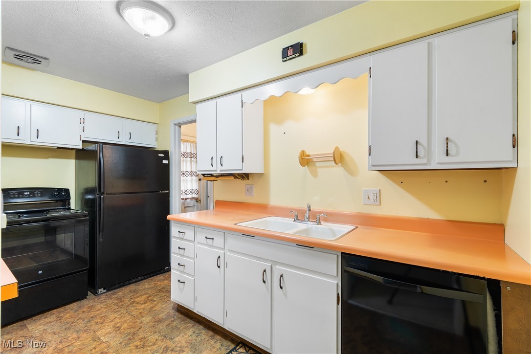 145 Pinehurst Boulevard, Eastlake, Ohio image 2