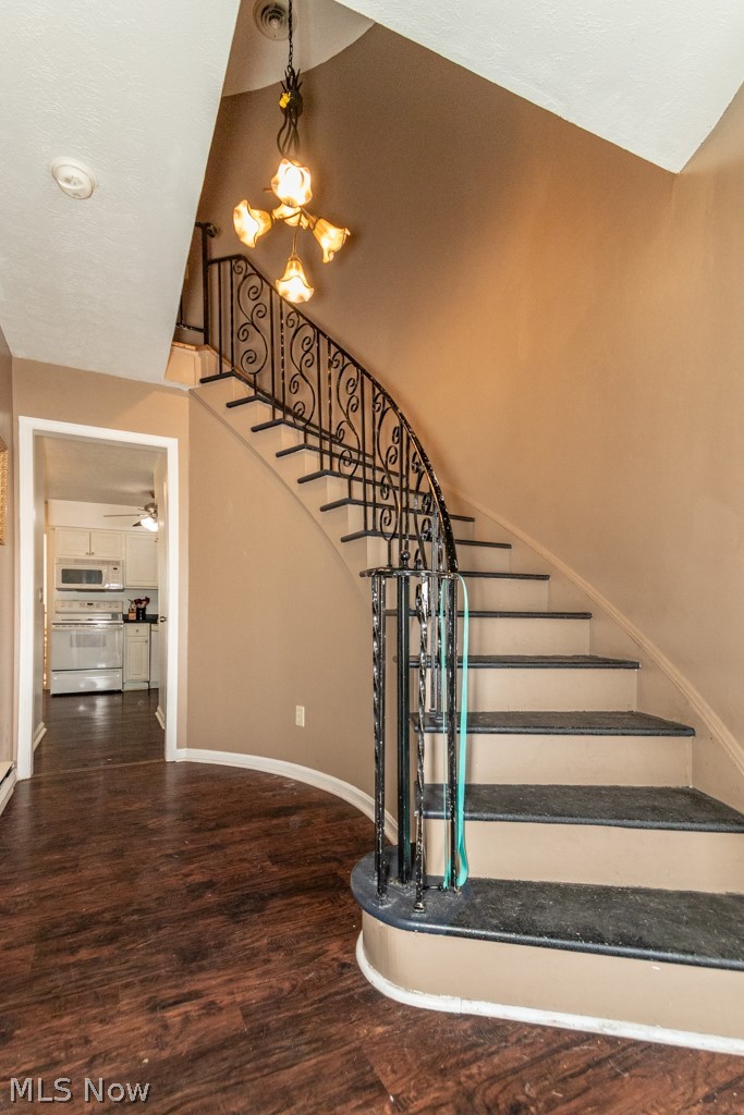 10 Meadowlawn Drive 13