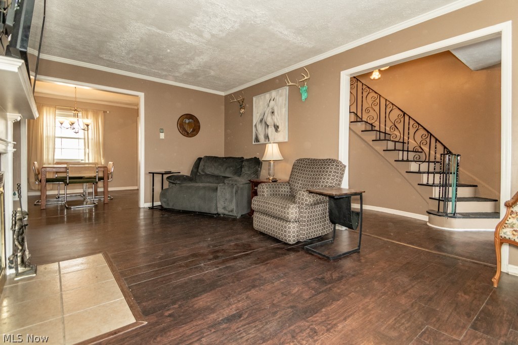 10 Meadowlawn Drive 13